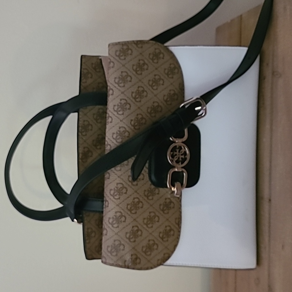 Stunning Guess handbag satchel